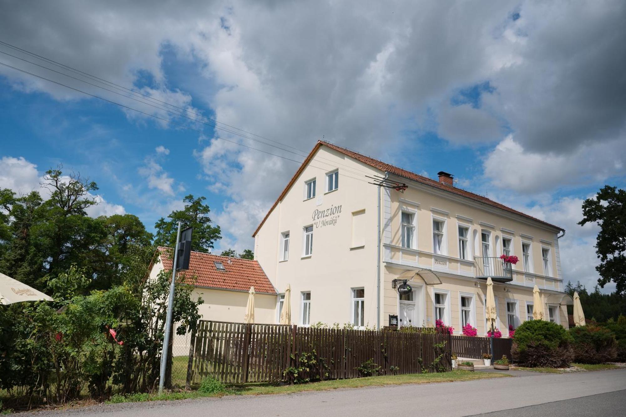 伍诺瓦库膳食公寓 Kožlí u Orlíka 外观 照片
