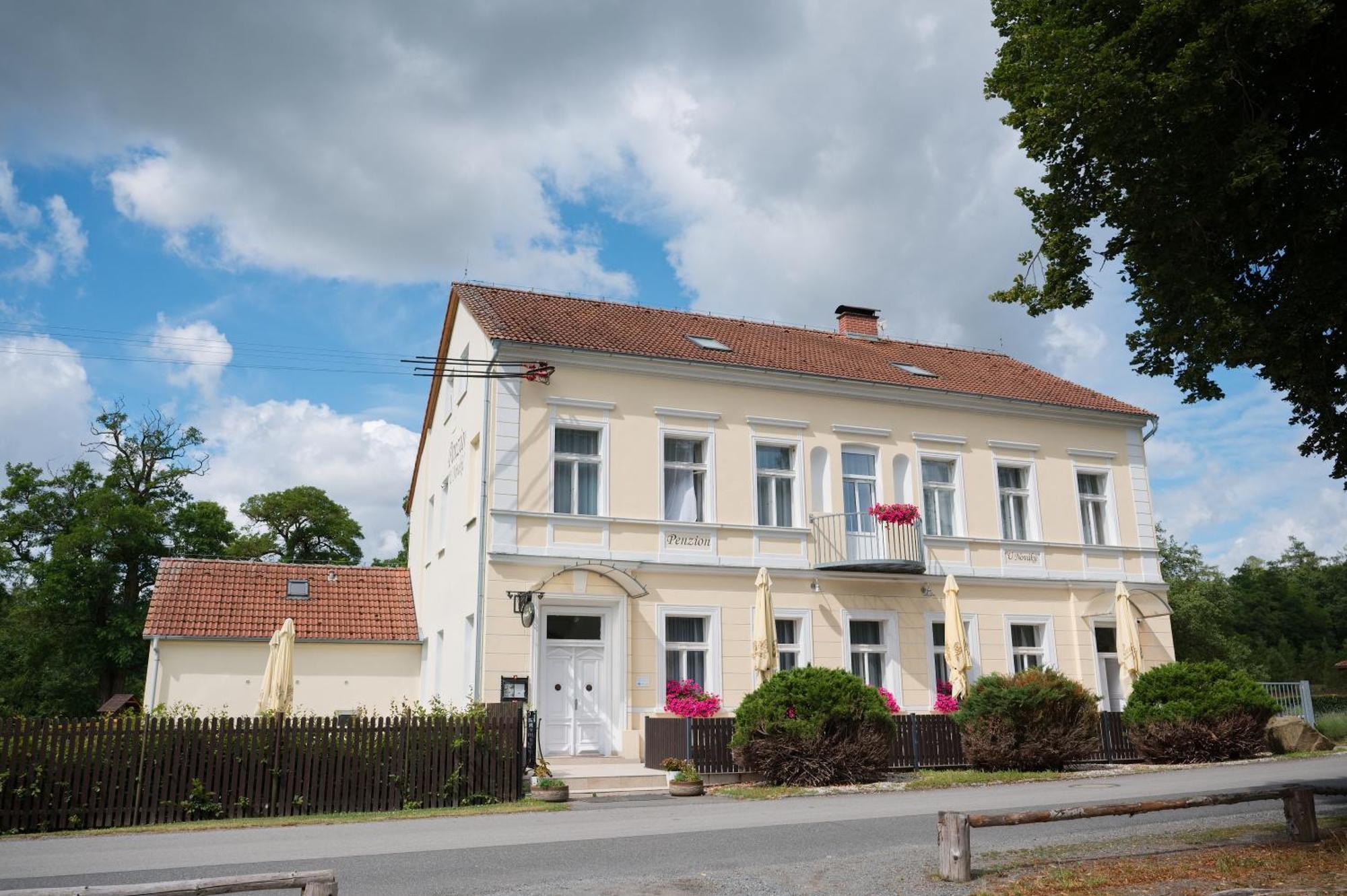 伍诺瓦库膳食公寓 Kožlí u Orlíka 外观 照片